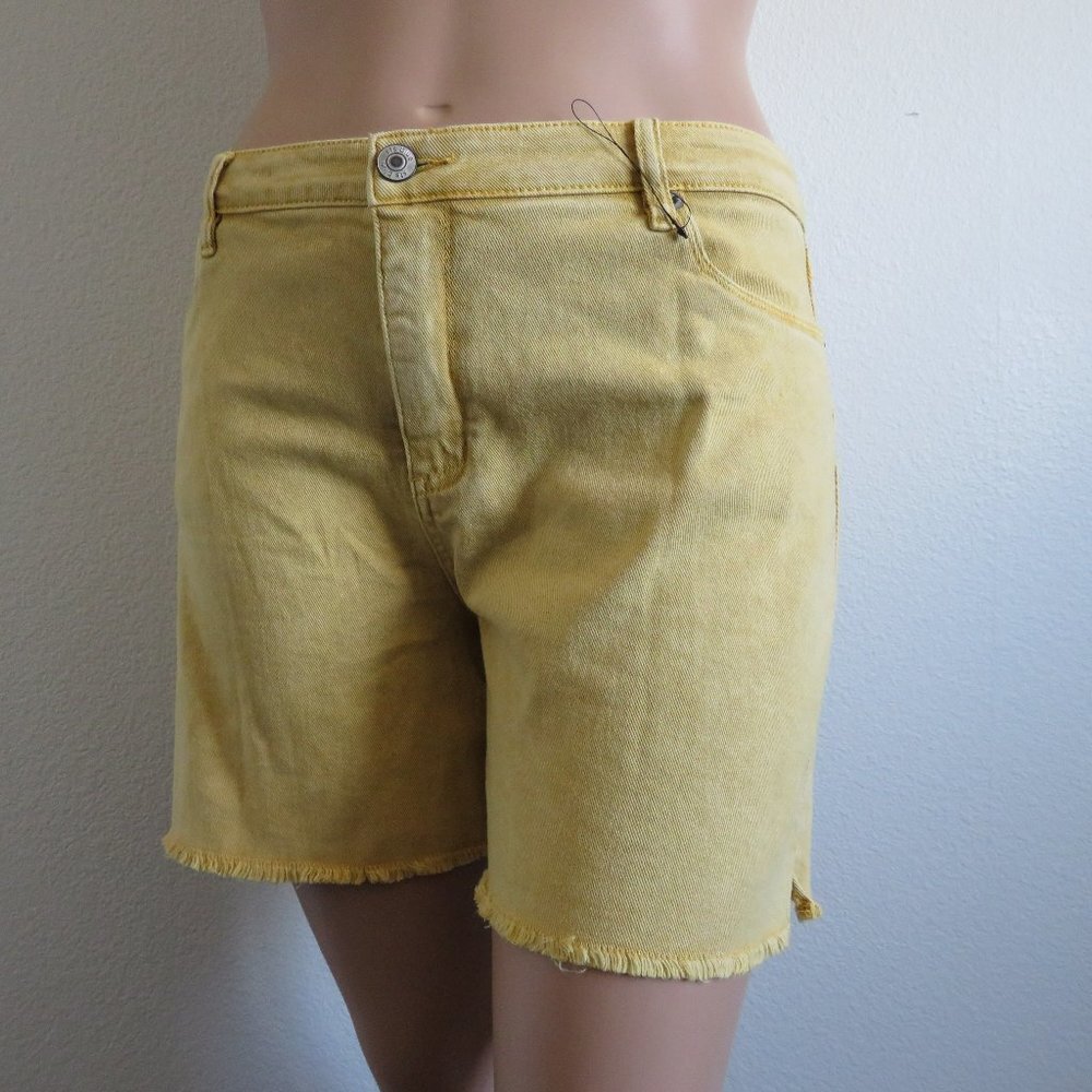 STS Blue Jeans Distressed Yellow Denim Mid Rise Aubrey Shorts Plus Size 18 NWT